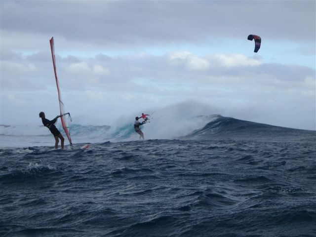 haapiti pass, crowded day,5 friends! smooth pass going out watching the show, nice ride going in!